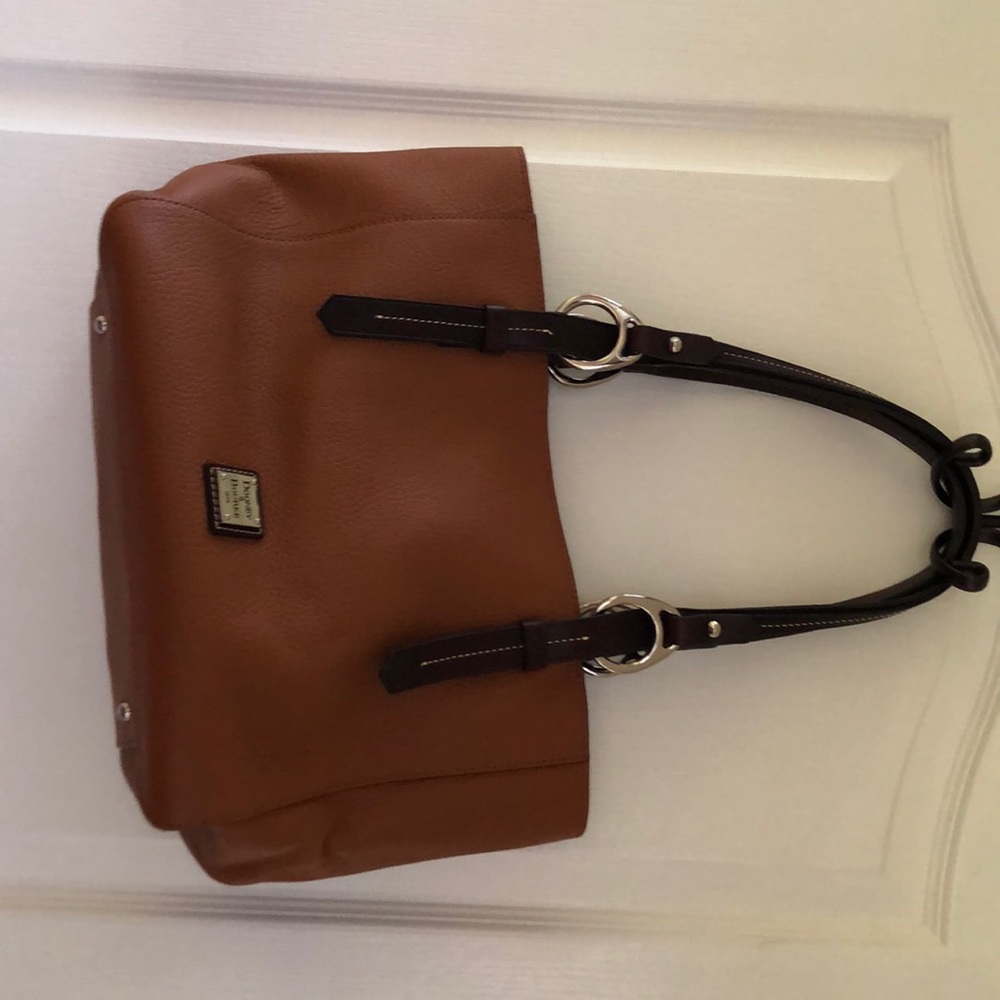 Dooney &Bourke East west skylar tote